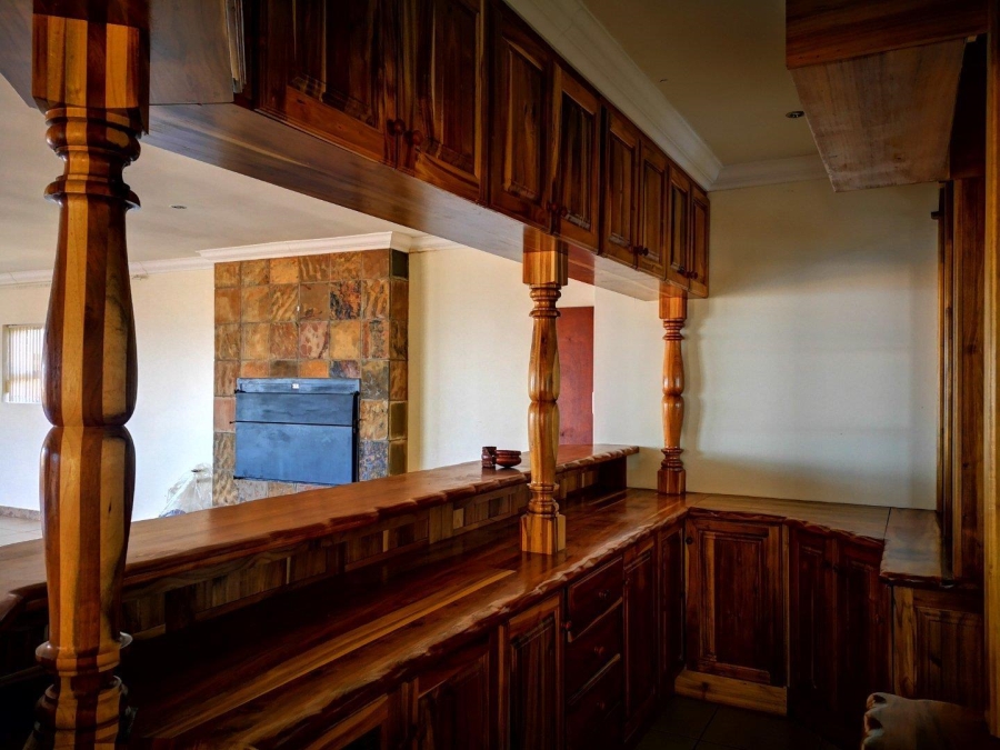 5 Bedroom Property for Sale in Menkenkop Western Cape